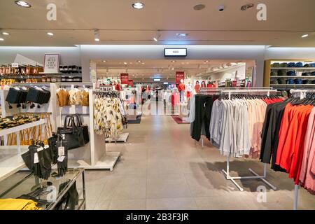 H&m plaza mall best sale