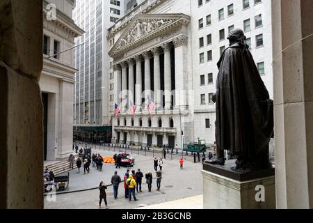 New York Stock Exchange Building with the statue of George Washington in front of Federal Hall in foreground.Wall Street.Lower Manhattan.New York City.USA Stock Photo