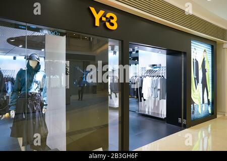 y 3 store