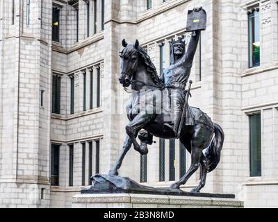 Robert the Bruce Statue by Alan Beattie Herriot at Marishal College on Broad Street Aberdeen Scotland