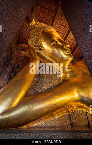 Reclining golden Buddha in Wat Phra Chetuphon (Wat Pho) temple, Bangkok, Thailand, Southeast Asia, Asia Stock Photo