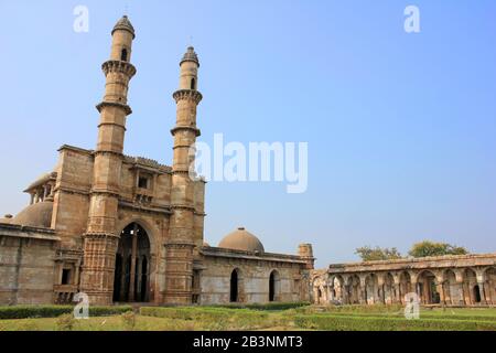 Sahar ki Masjid (Bohrani) in Champaner-Pavagadh Archaeological Park, a UNESCO World Heritage Site, Gujarat, India Stock Photo