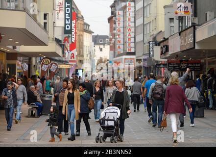Einkaufstrasse, Ostenhellweg, Dortmund, Nordrhein-Westfalen, Deutschland Stock Photo