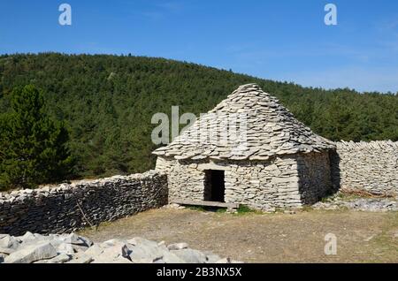 Drystone Shepherd's Hut or Borie and Drystone Wall Sheep Enclosure, Sheep Pen or Sheepfold on Lure Mountain Provence France Stock Photo