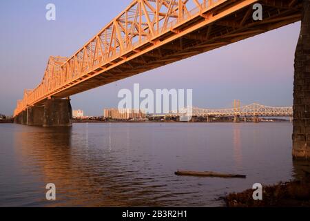 George Rogers Clark Memorial Bridge over Ohio River at dusk.Louisville.Kentucky.USA Stock Photo