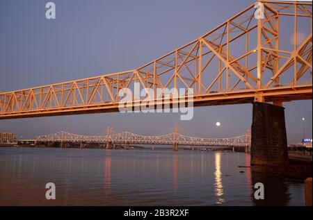 George Rogers Clark Memorial Bridge over Ohio River at dusk.Louisville.Kentucky.USA Stock Photo