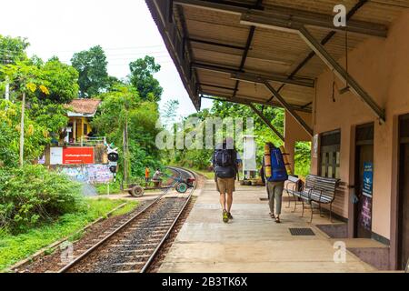 People are waiting for the train at the railway station in Sri Lanka Stock Photo