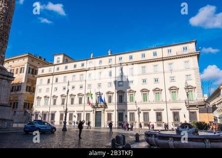 Palazzo Chigi, Piazza Colonna, centro storico, Rome, Italy Stock Photo