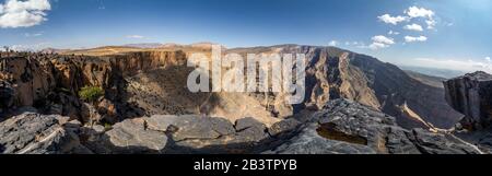 Beautiful view along the cliff of Jabal Shams near Nizwa in Oman Stock Photo