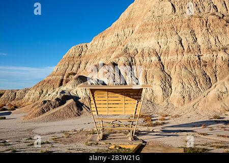 SD00277-00...SOUTH DAKOTA - Covered picnic table at the Conata Picnic Area in Badlands National Park. Stock Photo