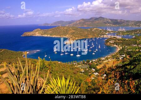 Mittelamerika, Karibik, Antigua, English Harbour, Hafen mit Segelboote und Yachten vor Anker Stock Photo
