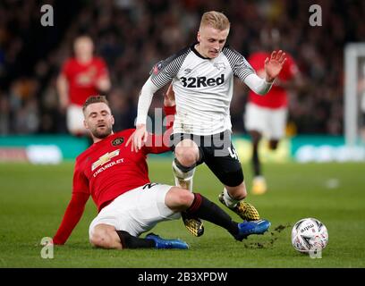 Manchester United's Luke Shaw challenges Derby County's Louie Sibley (right) during the FA Cup fifth round match at Pride Park, Derby. Stock Photo