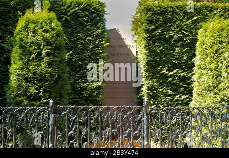 Hans Christian Andersen's Grave – Copenhagen, Denmark - Atlas Obscura