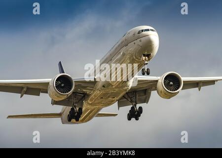 LONDON, ENGLAND - NOVEMBER 2018: Saudi Arabian Airlines Boeing 777 jet coming in to land at London Heathrow Airport. Stock Photo