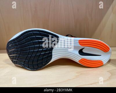 nike zoomx carbon