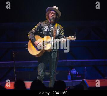 Amos Lee performs live in concert at the Beacon Theater Featuring: Amos Lee  Where: New York City, New York, United States When: 23 Nov 2013 Stock Photo  - Alamy