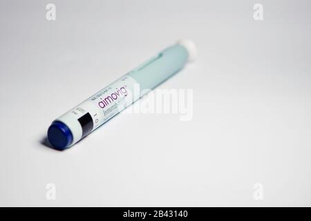 Aimovig (erenumab-aooe) 70 mg auto-injector device, prescription drug for migraine prevention, studio, color, United States Stock Photo