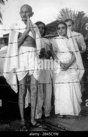 mahatma gandhi with kasturba gandhi, India, Asia, 1921, old vintage 1900s picture Stock Photo