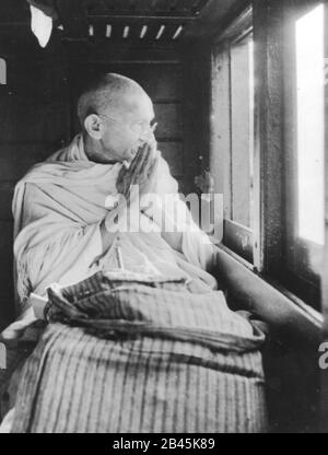 Mahatma Gandhi with folded hands greeting from train compartment, India, 1940s, old vintage 1900s picture Stock Photo