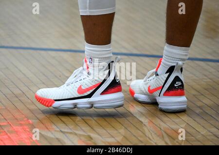 Lebron shop lava 16