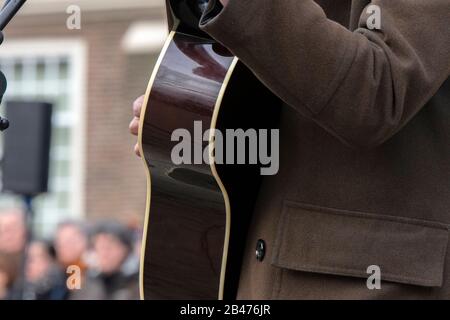 Jeangu Macrooy Holding His Guitar At The Dokwerker At The February Strike Memorial At Amsterdam The Netherlands 2020 Stock Photo