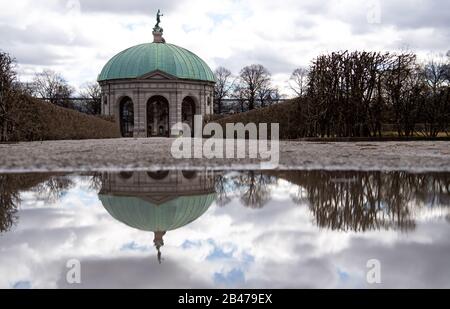 Munich, Germany. 06th Mar, 2020. The temple of Diana in the court garden is reflected in a puddle on the sidewalk. Credit: Sven Hoppe/dpa/Alamy Live News Stock Photo