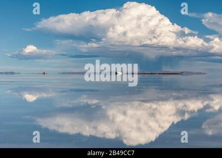 Salar de Uyuni salt flats in Bolivia. Stock Photo