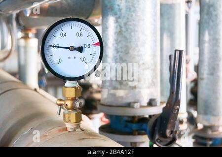 Pressure gauge showing pressure supply conduit Stock Photo - Alamy