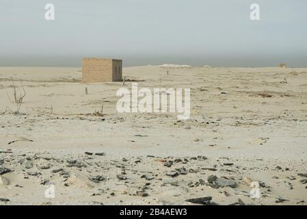 Small improvised house in the Sahara, in Mauritania Stock Photo