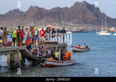 Cape Verde, Sao Vicente island, Mindelo, arrival of fishermen who supply the neighboring fish market Stock Photo