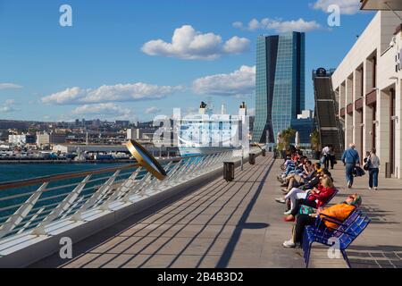 France, Bouches du Rhone, Marseille, Euroméditerranée district, Les terrasses du Port, shopping center with 190 shops and a balcony overlooking the port Stock Photo