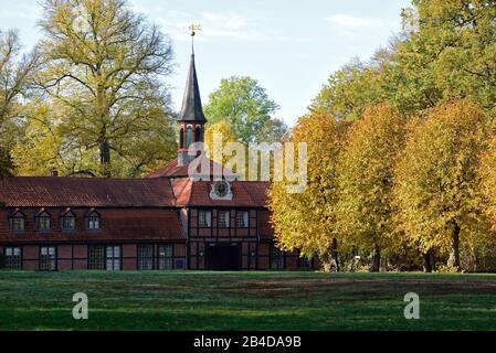 Europe, Germany, Hamburg, Wellingsbüttel, Torhaus Herrenhaus Wellingsbüttel, in autumn, Alstertal Museum, Stock Photo