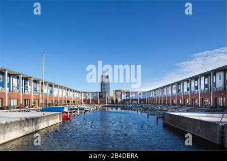 Europe, Netherlands, Groningen: small apartments at a small harbor Stock Photo