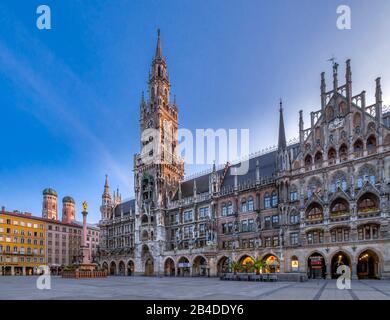 New Town Hall and towers of the Frauenkirche, Marienplatz, Munich, Upper Bavaria, Bavaria, Germany, Europe