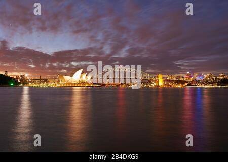 Landschaft von der Hafenbrücke (Harbour Bridge) in Sydney im Frühling, Sydney, New South Wales, Australien, Oceanien Stock Photo