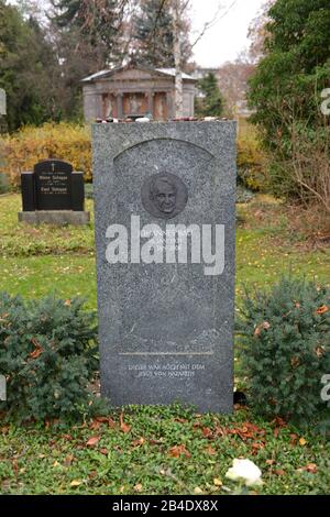 Grab, Johannes Rau, Dorotheenstaedtischer Friedhof, Chausseestrasse, Mitte, Berlin, Deutschland / Dorotheenstädtischer Stock Photo