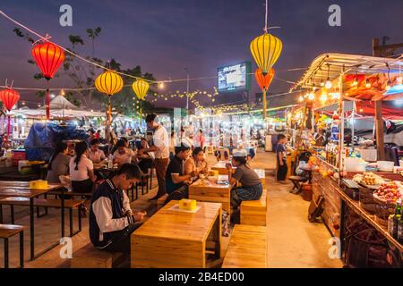 Laos, Vientiane, Mekong Riverfront Night Market, food vendors, no releases Stock Photo