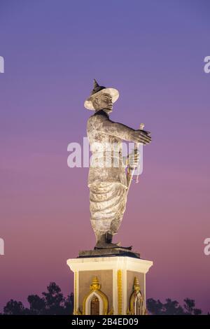 Laos, Vientiane, Mekong Riverfront, statue of former Laotian King Chao Anouvong, dawn Stock Photo