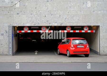 Germany, North Rhine-Westphalia, Cologne, parking garage at the Dom, entering red car Stock Photo