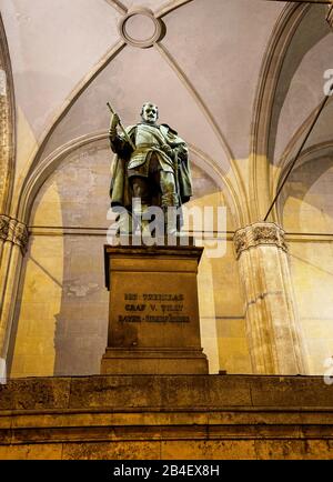 Germany, Bavaria, Munich, old town, Feldherrnhalle, statue Graf von. Tilly, in the evening, lit up Stock Photo