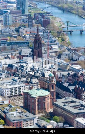 Deutschland, Hessen, Frankfurt, Blick vom Main Tower Richtung Paulskirche und Kaiserdom. Stock Photo