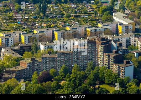 Aerial view of the residential area in the Molbergstrasse with the striking terrace building in Duisburg in the Angerhausen district in the Rhine-Ruhr Metropolitan Region in the federal state of North Rhine-Westphalia, Germany Stock Photo
