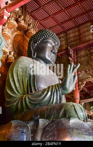 Buddha (Daibutsu) Statue, Daibutsuden Hall, Todaiji Temple, Nara, Honshu, Japan Stock Photo