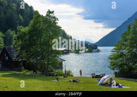 Weissensee, lake Weissensee east end, restaurant Dolomitenblick, beach, bather in Kärnten / Carinthia, Austria Stock Photo