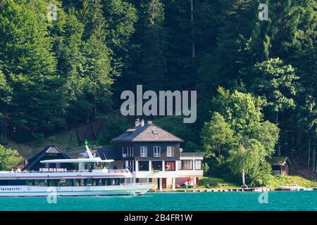 Weissensee, lake Weissensee east end, restaurant Dolomitenblick, excursion ship, bather, children in Kärnten / Carinthia, Austria Stock Photo