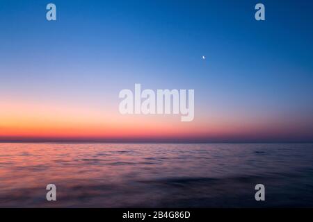 Estland, Ostseeinsel Hiiumaa, Tareste, Törvanina-Strand im Morgenlicht, Halbmond Stock Photo