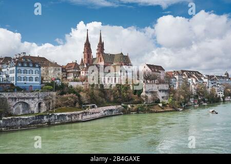 Europe, Switzerland, Basel, Rheinufer, panorama of the old town Großbasel, medieval, with Basler Münster, Gothic, Fähribödeli, the Pfalz and Münster ferry Leu, and the Mittlere Brücke, one of the oldest Rhine crossings between Lake Constance and the North Sea Stock Photo