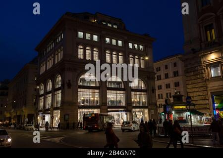 Zara retail store building in central Rome at night Stock Photo