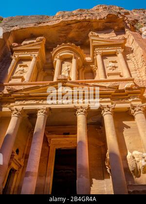 Jordan, Al-Khazneh, the treasure house in the rock city Petra Stock Photo