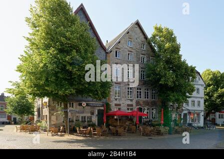 Street café on Korneliusmarkt, Aachen-Kornelimünster, Aachen, Eifel, North Rhine-Westphalia, Germany Stock Photo